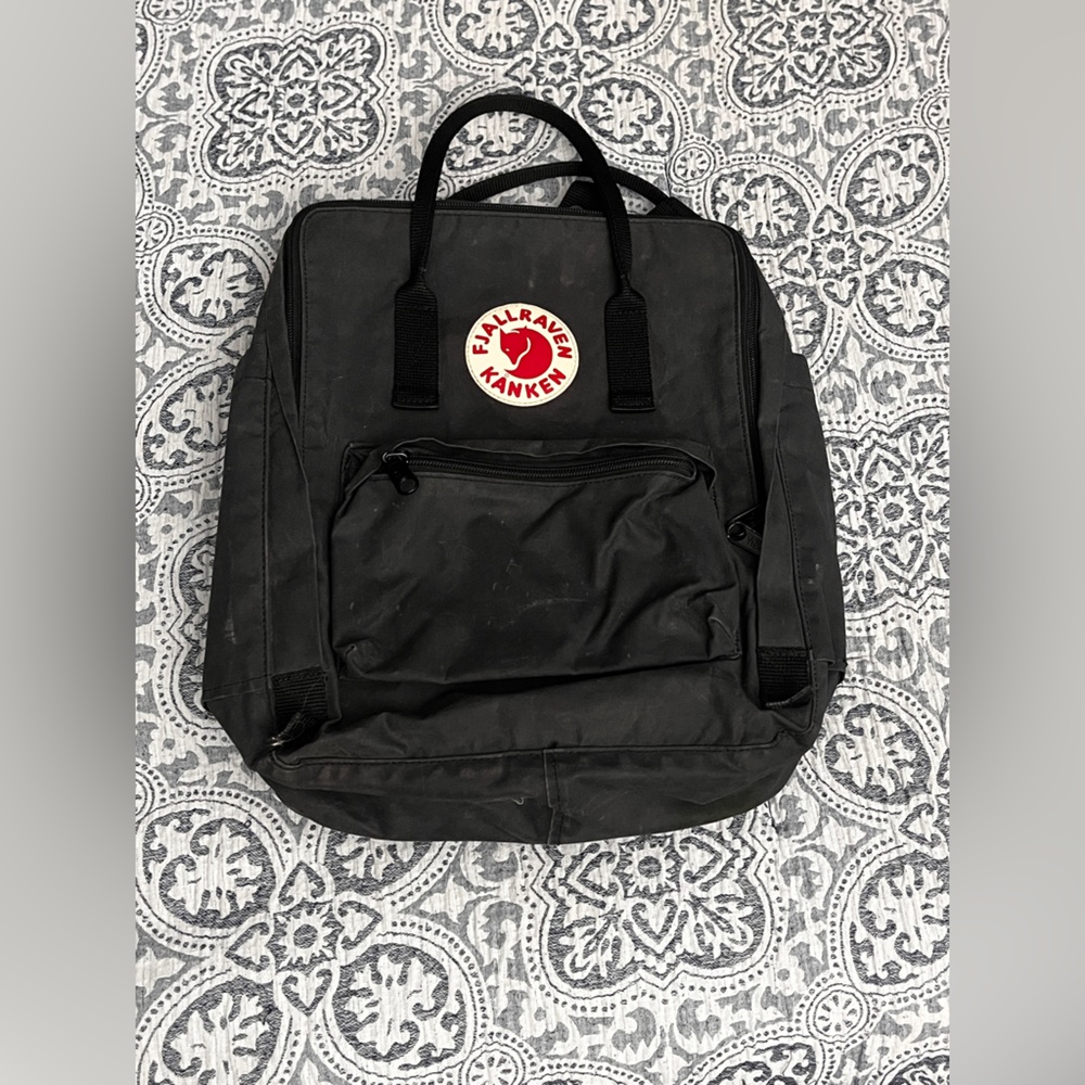 Fjall Raven KÅNKEN Charcoal EVERYDAY OUTDOOR Backpack - Picture 2 of 14